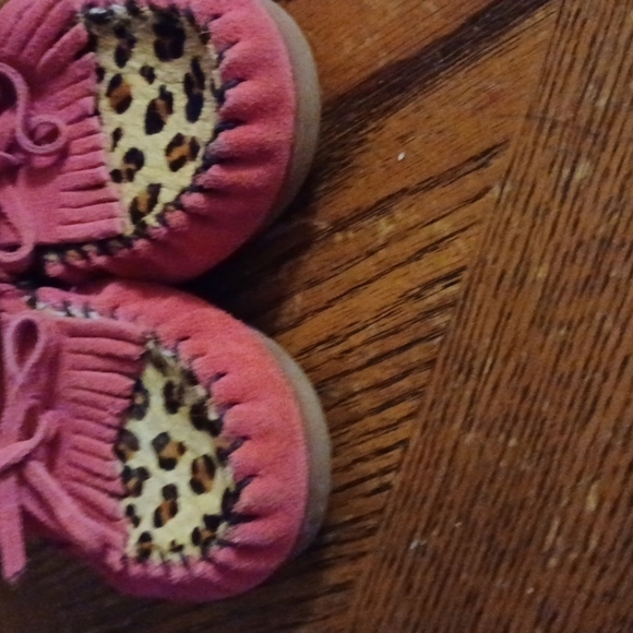 MINNETONKA MOCCASINS - Picture 4 of 8